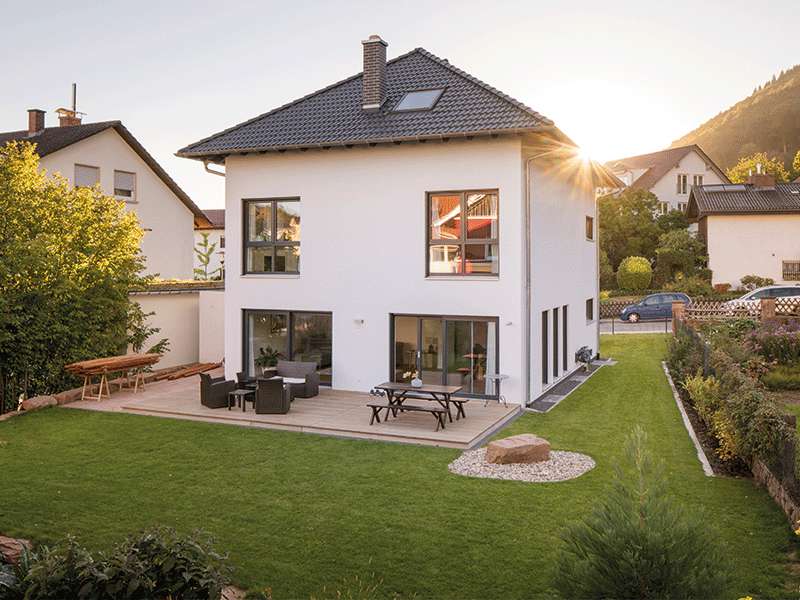 web_fingerhaus-gmbh-familienhaus-nach-wunsch-Gartenseite