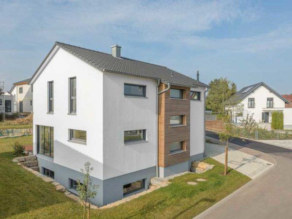 Kundenhaus Sulzdorf von Bittermann & Weiss Wohnen Strassenansicht