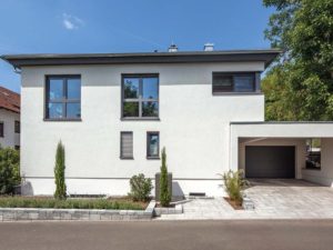 Integrierte Garage im Haus Althoff von Baumeister Haus