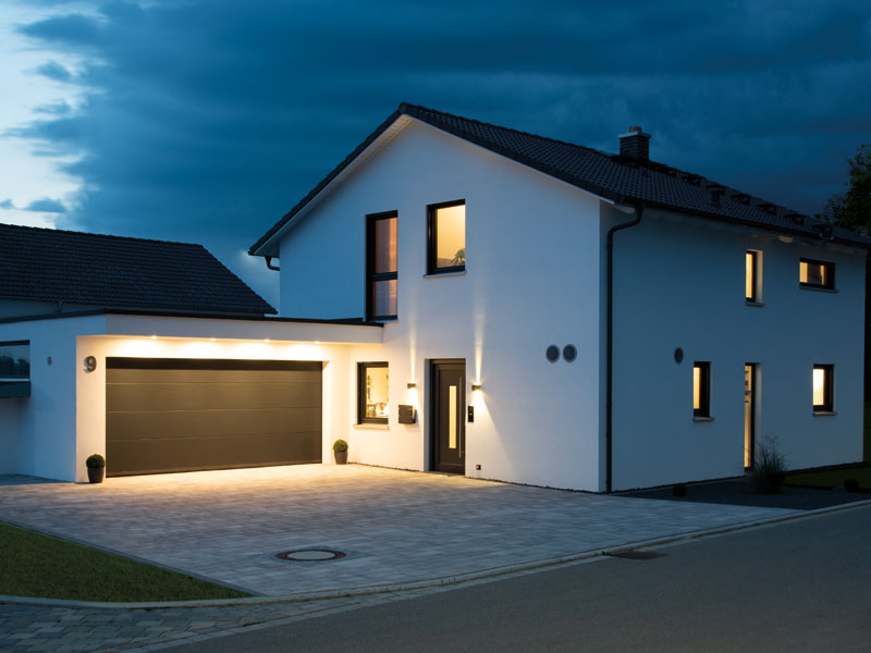 Living-Haus Kundenhaus Mikula Langner Eingang nacht