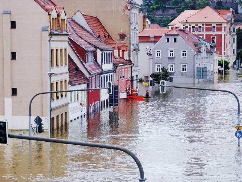 Elementarschäden Stadt Hochwasser LucyKaef pixabay