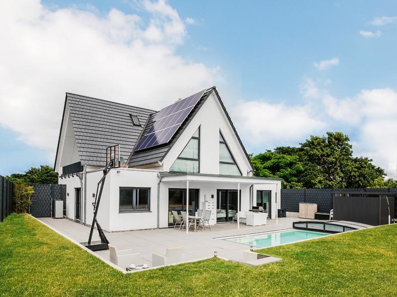 Fingerhut Haus Entwurf Klino Terrasse und dritter Giebel mit PV-Modulen
