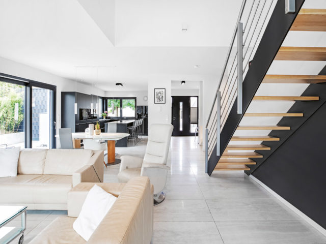 Fingerhut Haus Entwurf Klino Wohnbereich mit Blick in die Küche
