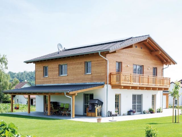 Haus in Niederbayern von Wolf System Terrasse und Balkon