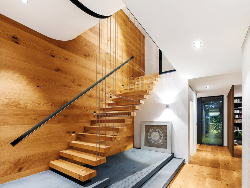 moderne Treppe Ideen Kragarmtreppe aus Holz passend zur Wandverkleidung