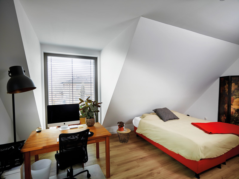 Gussek Haus Austum Schlafbereich im Obergeschoss mit Gaube und Arbeitsplatz