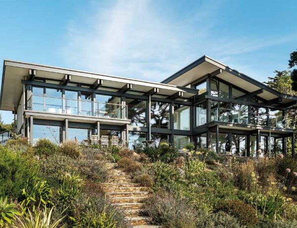 Huf Haus ART Sonder - Sicht auf das Haus vom Ozean aus auf Terrasse und Balkone