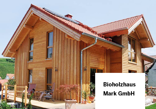 individuell geplantes Bio-Haus von Bioholzhaus Mark GmbH mit Satteldach