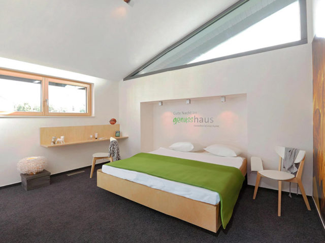 Meisterstück-HAUS Musterhaus Köln/Frechen Schlafbereich mit Doppelbett