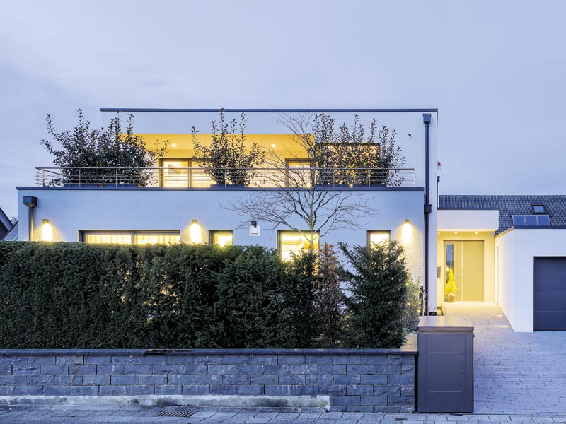 Stommel Haus Bauhaus-Stadtvilla mit weißer Putzfassade