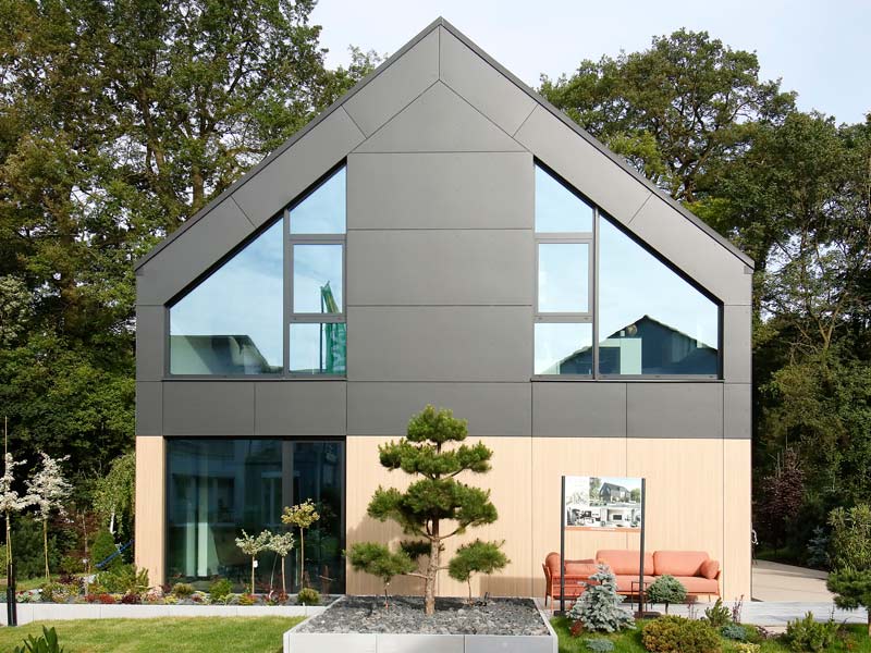 Musterhaus Bad Vilbel VISION 207 von Danwood Aussenansicht der vollverglasten Giebel